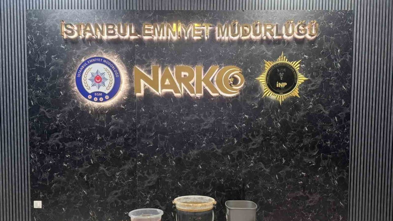 İstanbul'da üç ilçede eş zamanlı baskın: yüzlerce kilo uyuşturucu ve milyonlarca hap ve kapsül ele geçirildi