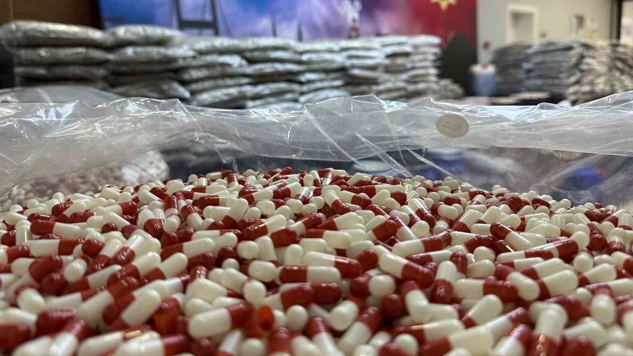 İstanbul'da uyuşturucu ağlarına ağır darbe: 1 ton 432 kilogram ele geçirildi