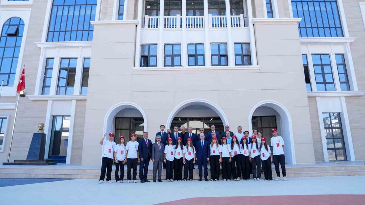 İstanbul tekli eğitime yürürken 83 yeni okul kapılarını açtı