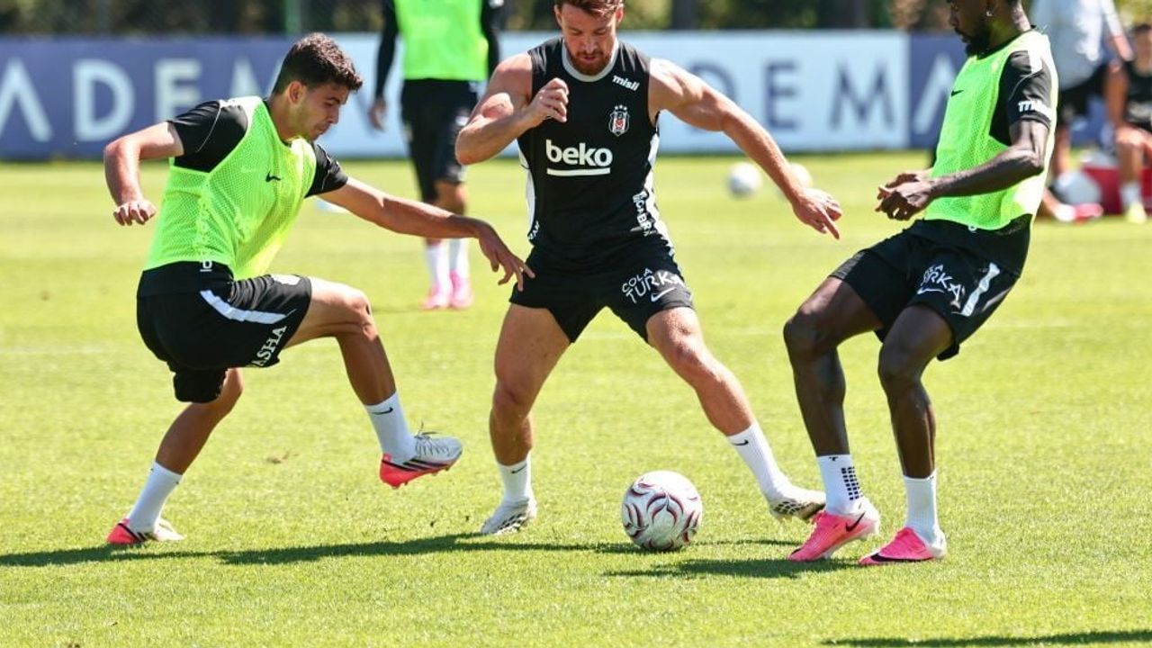 İstikrar arayışı: Beşiktaş Erzurumspor FK maçı öncesi taktik ve kondisyon çalıştı