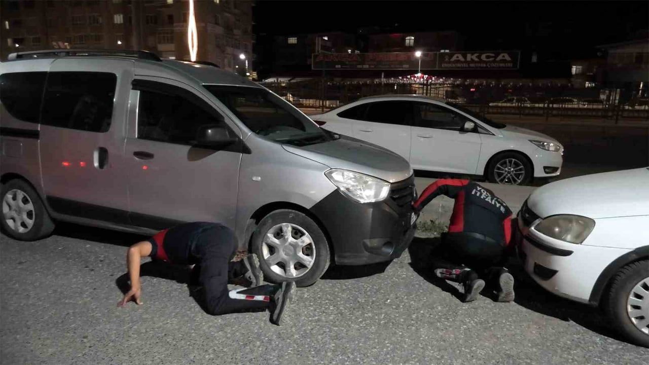 İtfaiyenin müdahalesiyle motoru mesken tutan yavru kedi kurtarıldı