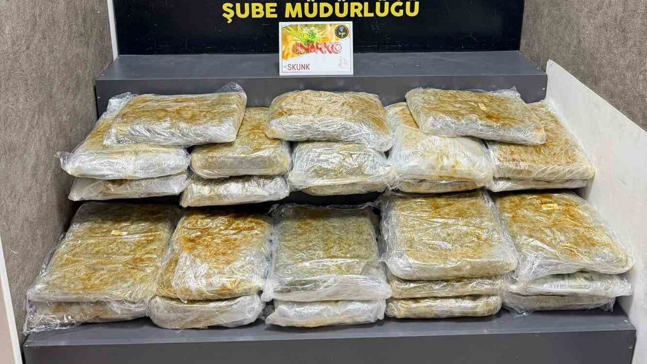 İzmir'de eş zamanlı baskınlar: zehir sevkiyatına büyük darbe