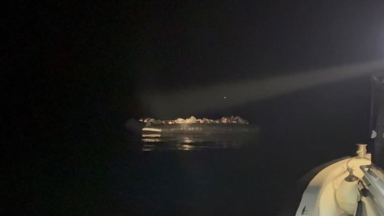 İzmir’de iki deniz operasyonu: 55 düzensiz göçmen ve 4 göçmen kaçakçısı gözaltında