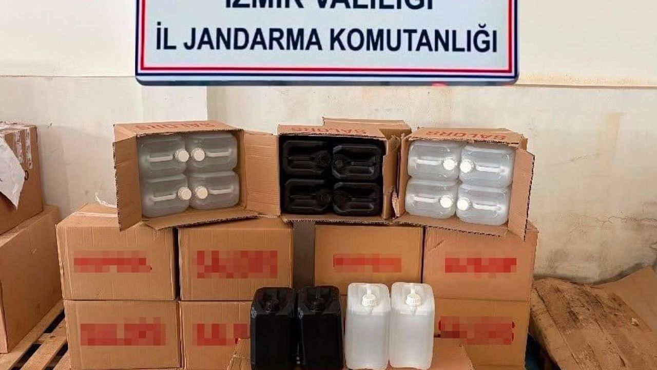 İzmir'de jandarmadan geniş çaplı denetim: binlerce sorgu ve 1085 litre etil alkol ele geçirildi