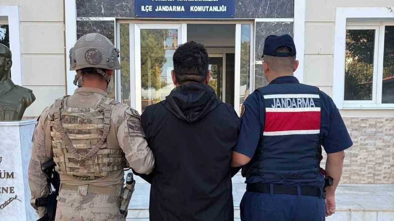 İzmir'de komando ve köpek timiyle Pancar Organize Sanayi Bölgesi'ndeki firariler yakalandı