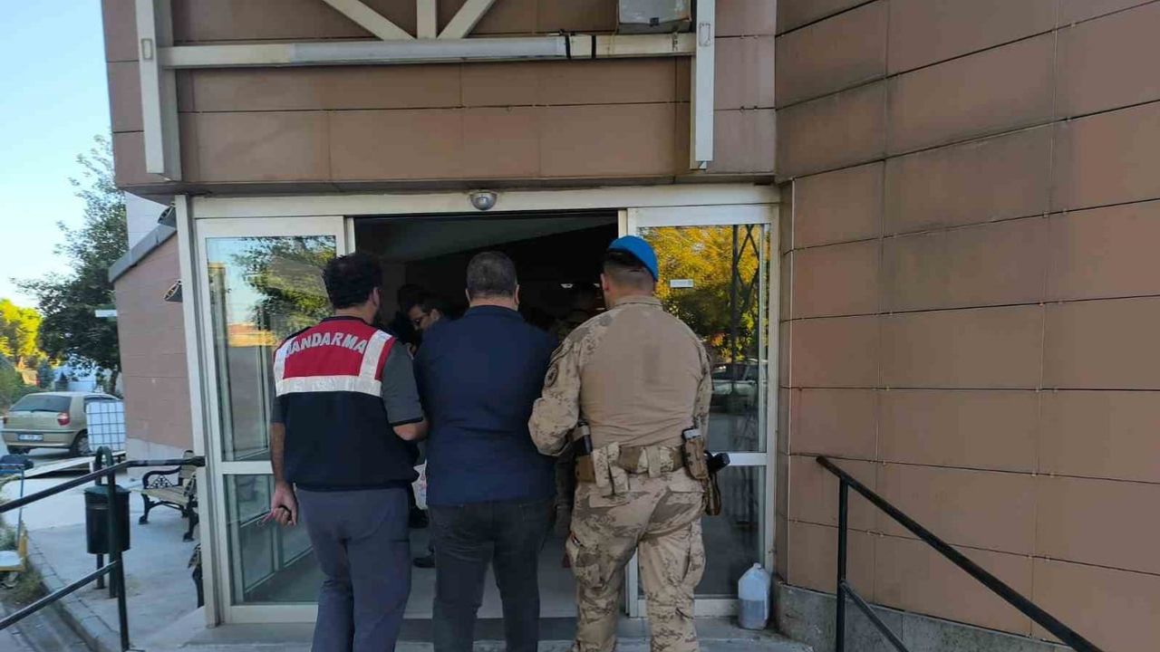 İzmir'de örgütün güncel finans ayağına yönelik şafak operasyonu