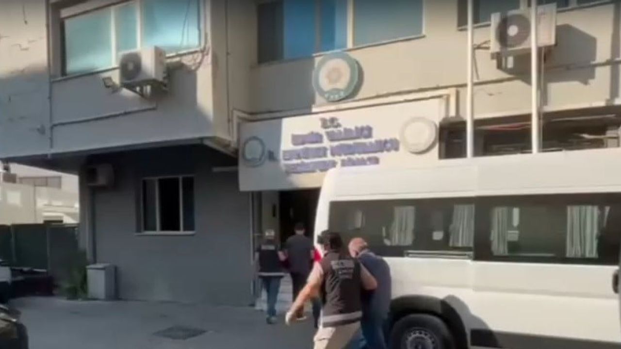 İzmir’de sahte galerici kılığına giren tefeci şebekesine eş zamanlı operasyon