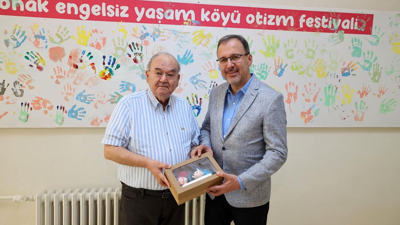İzmir'in hafızasında yer eden Burhan Özfatura anıldı