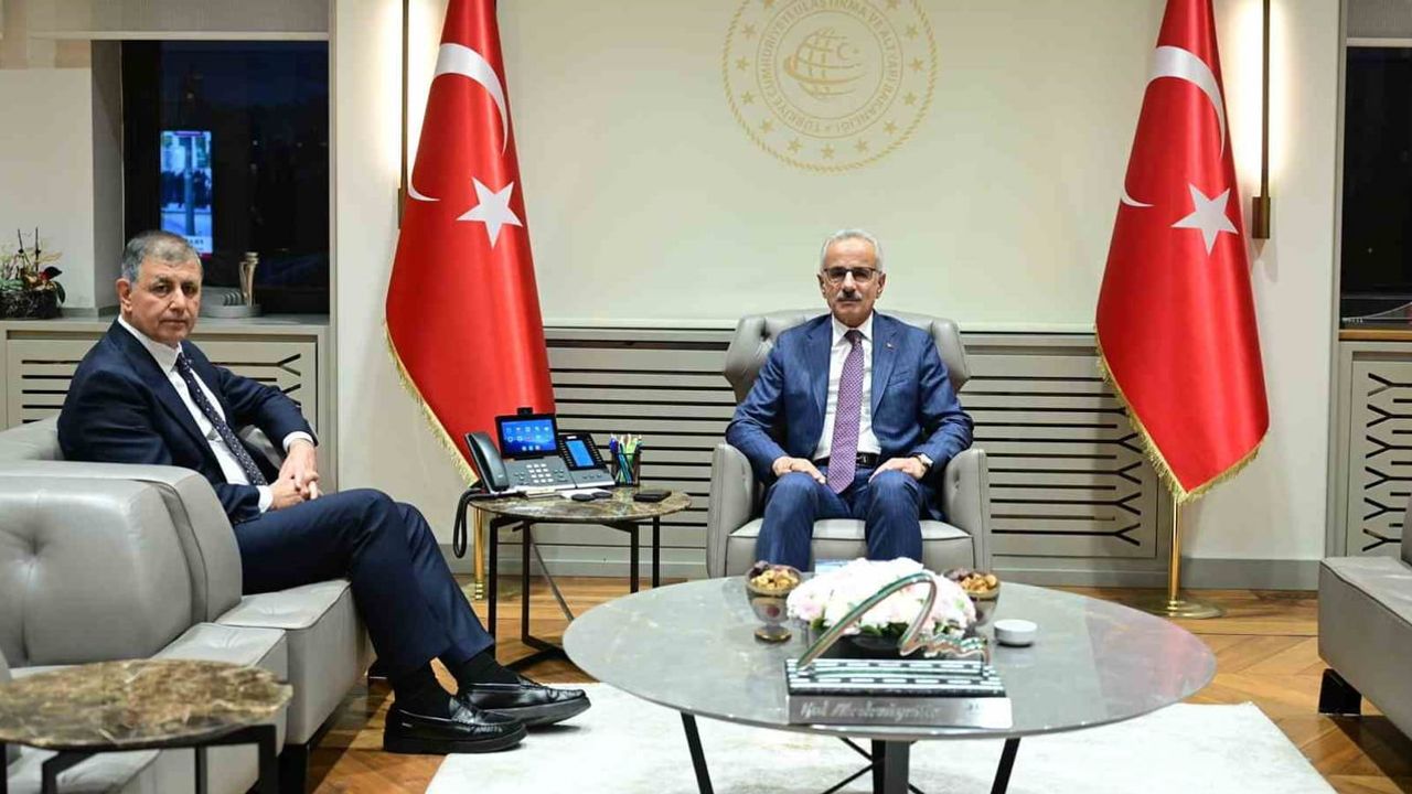 İzmir'in ulaşım gündemi için bakanlıkta ortak çalışma vurgusu