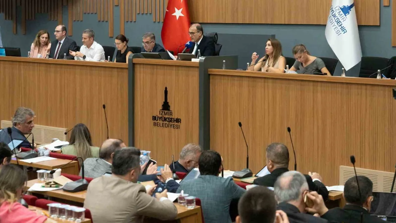İzmir otogarında tarifeler yenilendi: otopark ve sefer ücretleri açıklandı
