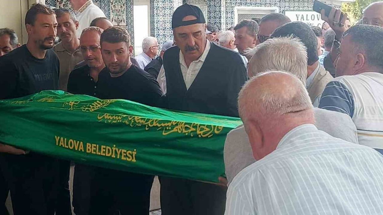 İznik Gölü'nde yaşamını yitiren matematik öğretmeni memleketinde toprağa verildi