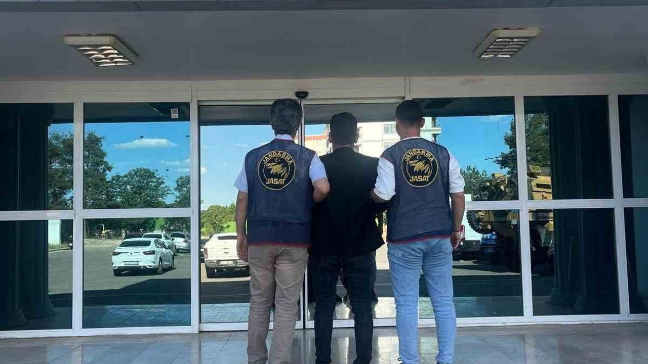 Jandarma bina içi hırsızlıktan aranan şahsı yakaladı
