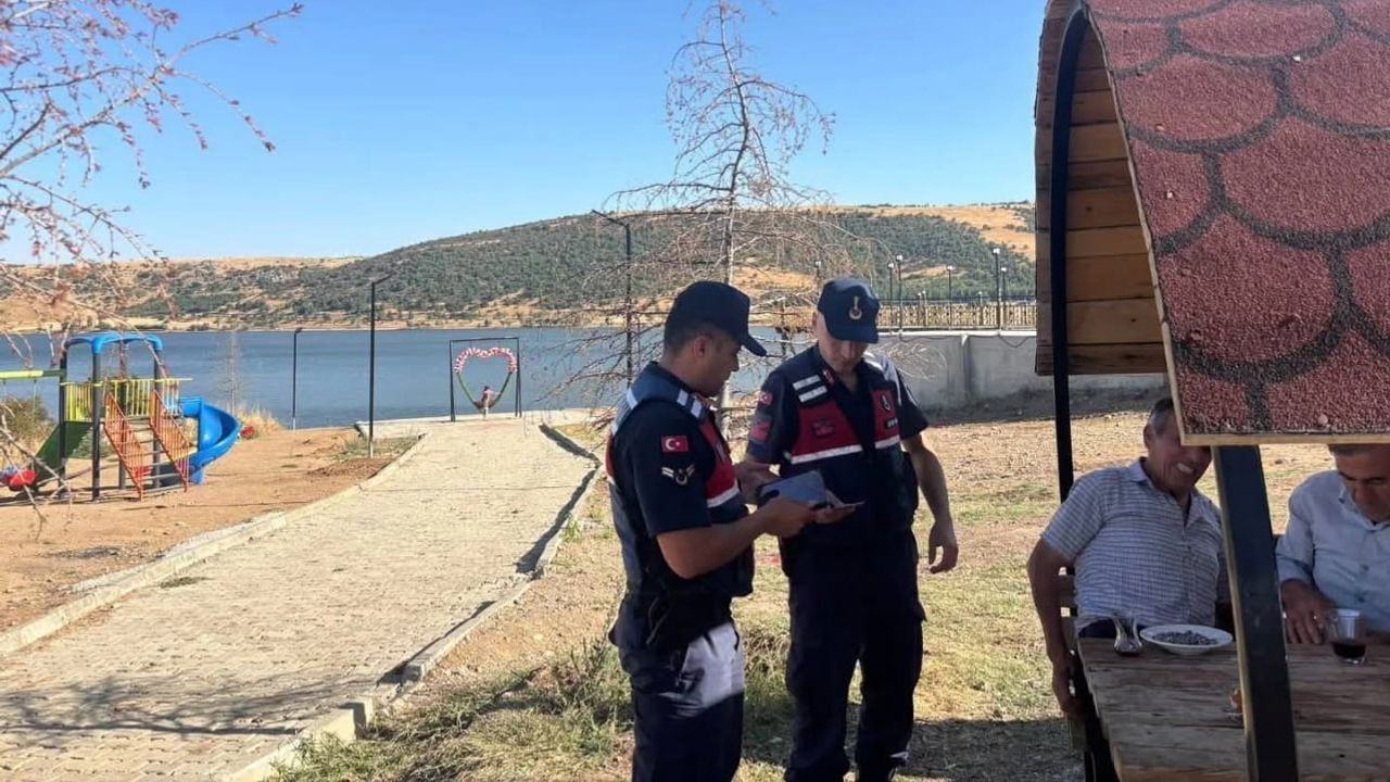 Jandarma geniş çaplı denetimlerle mesire alanlarında düzeni sağladı