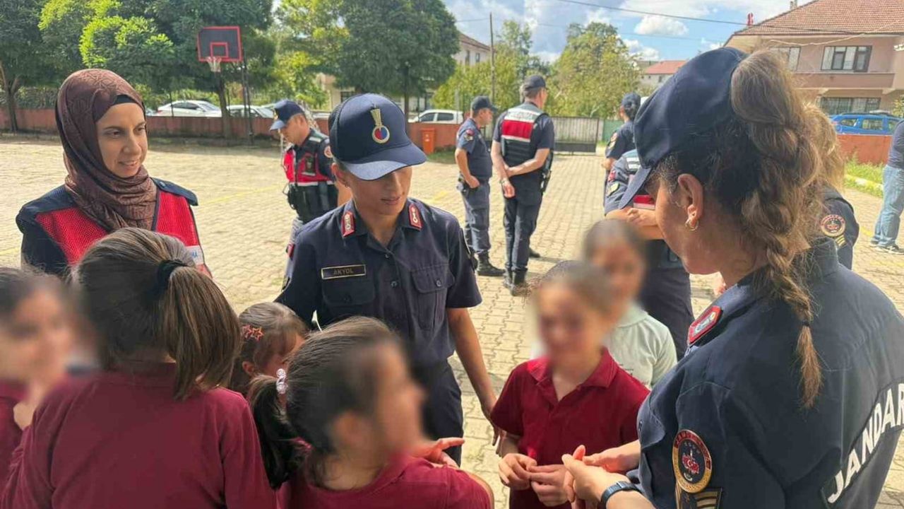 Jandarma okul ziyaretleriyle öğrenci güvenliğini güçlendiriyor