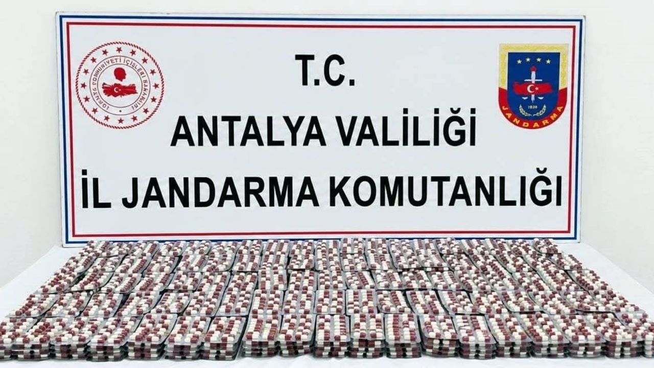 Jandarmadan Manavgat'ta valiz operasyonu: 6 bin 540 sentetik hap ele geçirildi