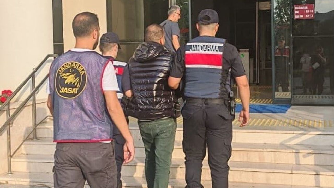 Jandarmanın izinden çıkan, 60 ayrı suç kaydı bulunan zanlı Selçuk'ta yakalandı