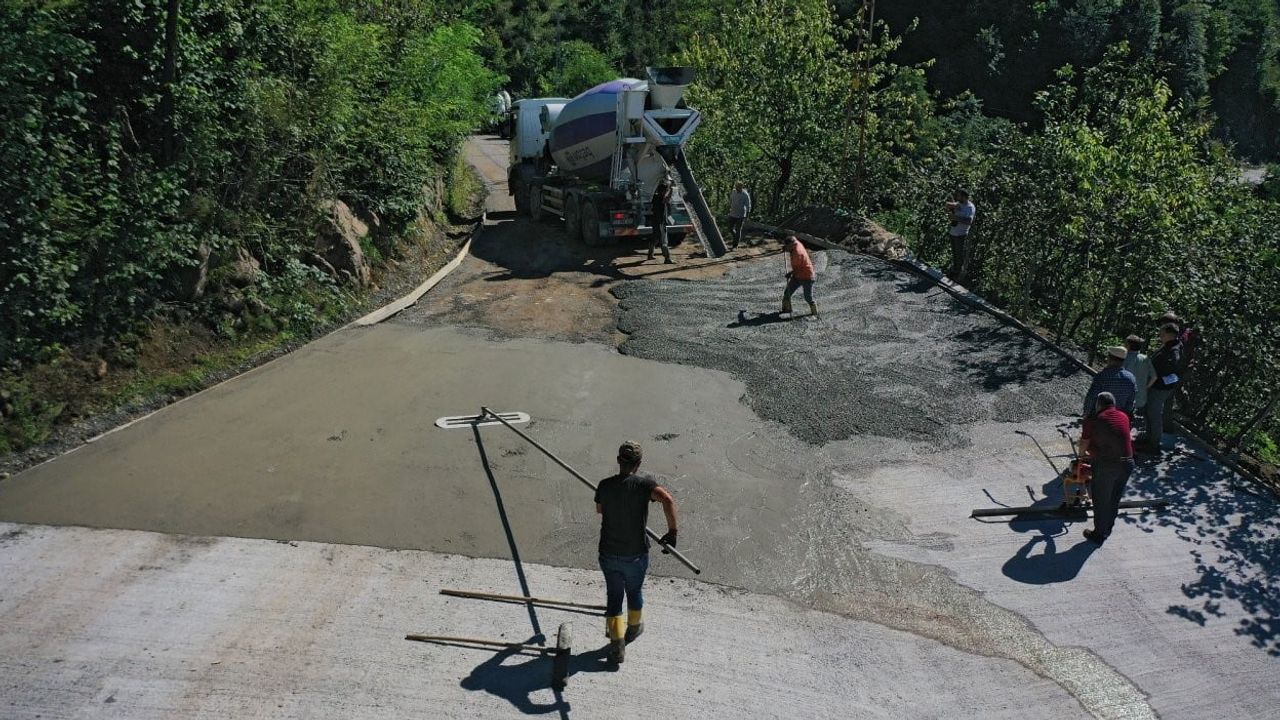 Kabadüz Akgüney'de 600 metre beton yol mahalle yaşamını rahatlattı