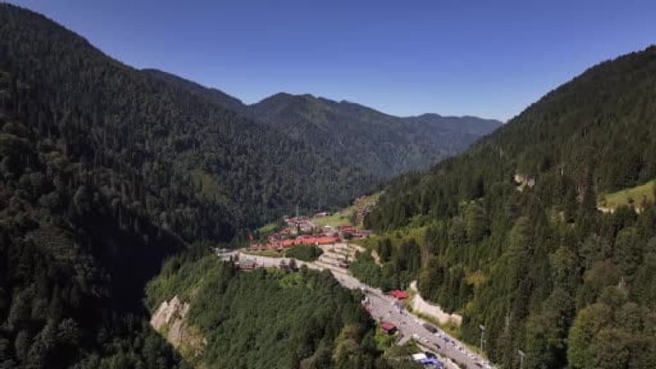 Kaçkar’da Ayder eteklerinde uluslararası yarışın kazananları ödüllerini aldı