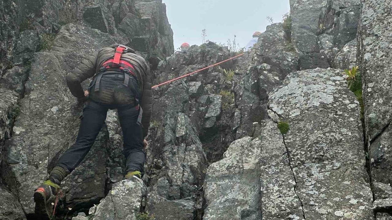 Kaçkar'da teknik tırmanışla ulaşılan ingiliz turistin tahliyesi sürüyor