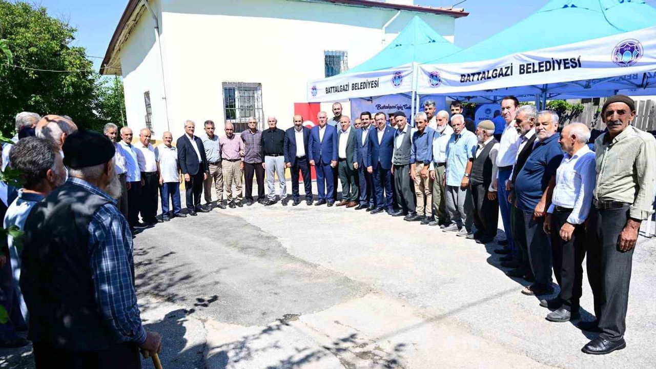 Kadıçayırı'nda 'Mahalle Sizin, Söz Sizin' buluşması talepleri yerinde dinledi