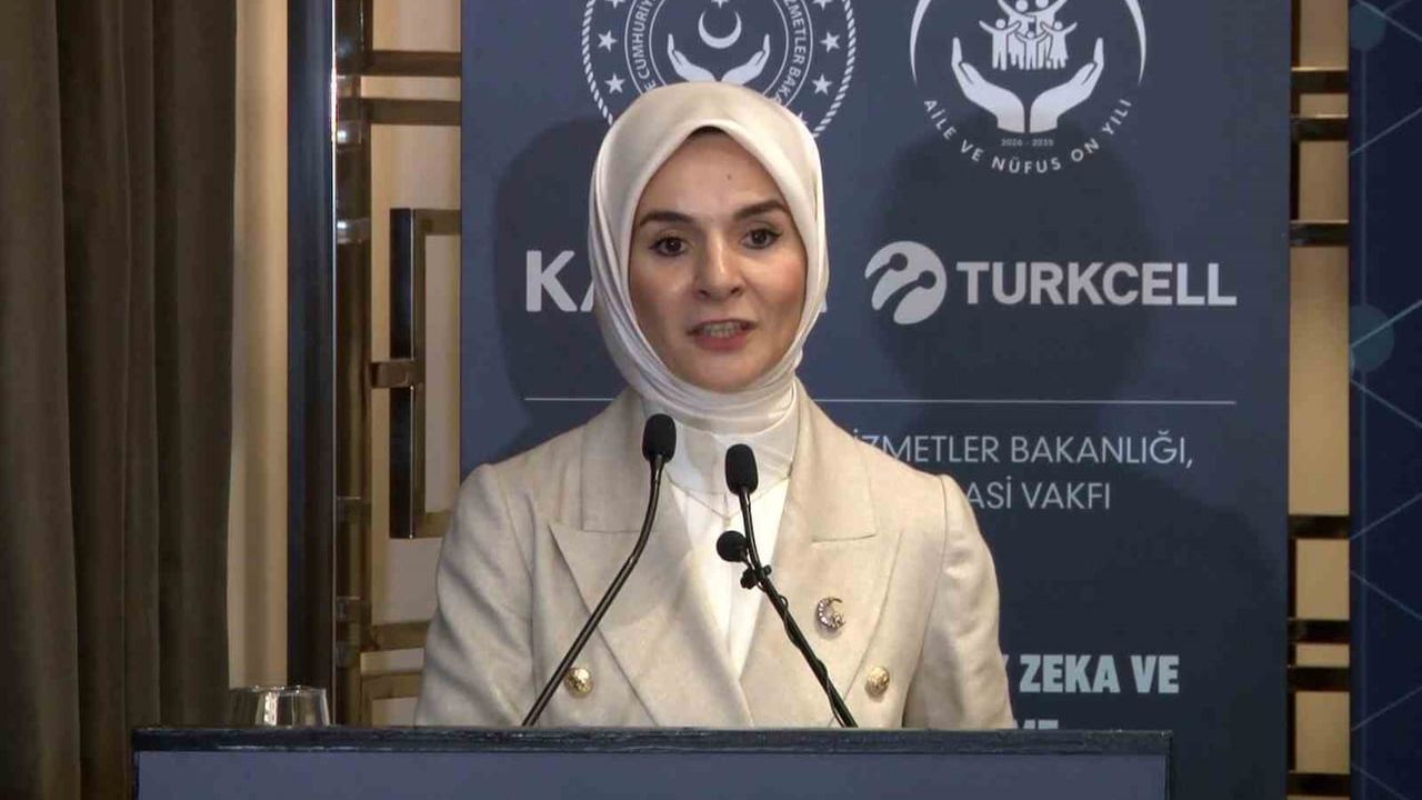 Kadınların yapay zekâda söz sahibi olmasını hedefleyen protokol