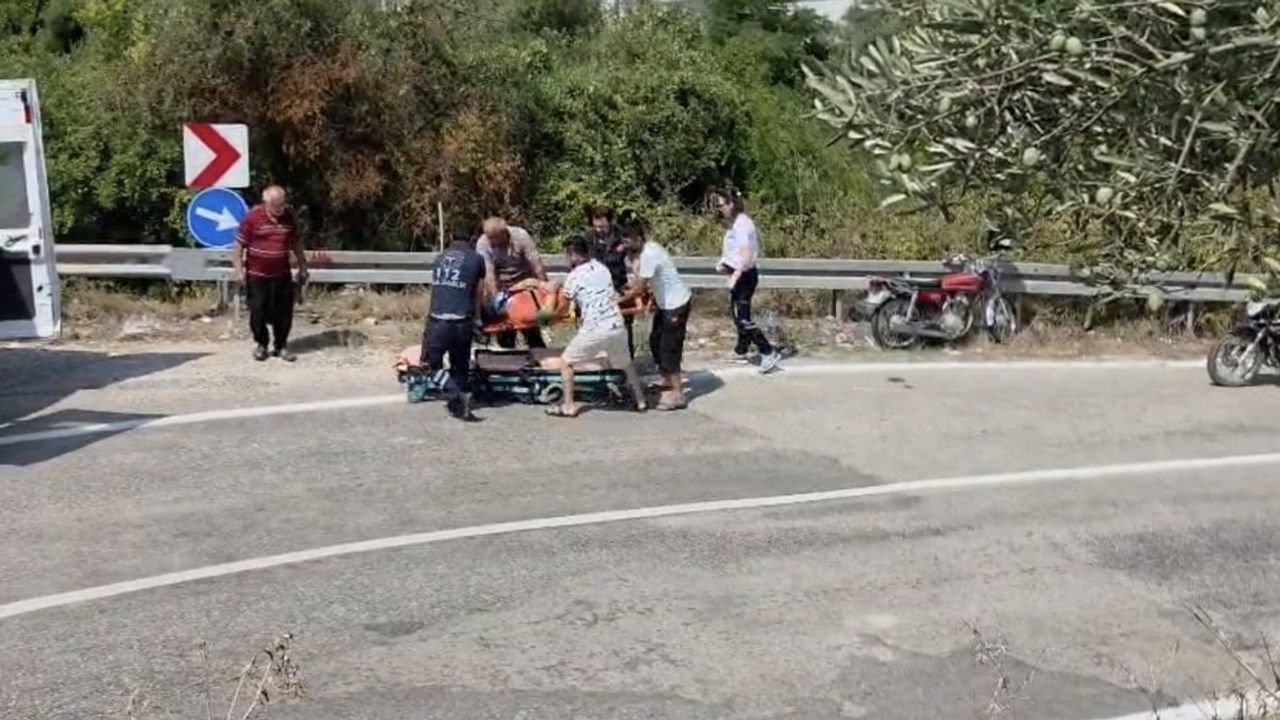Kadirli'de kontrolden çıkan motosiklet bariyere çarptı, iki kişi yaralandı