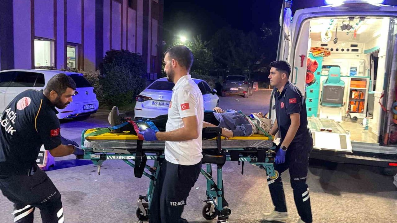 Kahta'da otomobil uçuruma yuvarlandı, dört kişi yaralandı