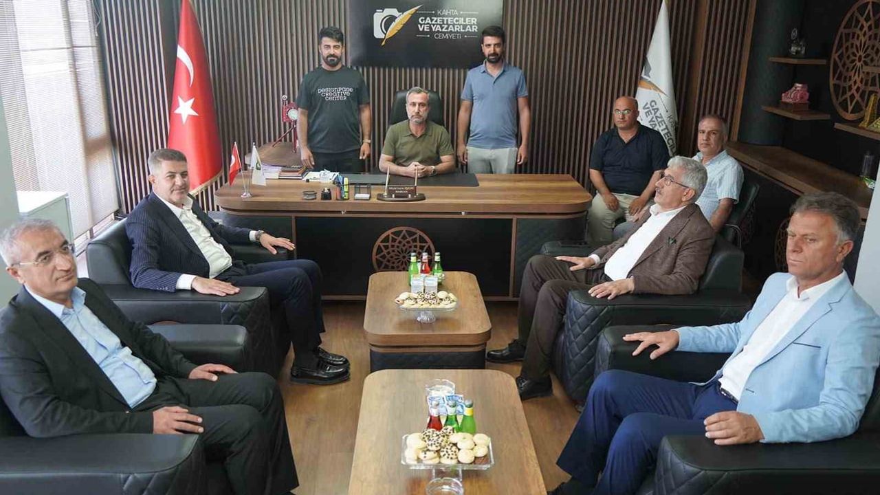 Kahta'da projeler masaya yatırıldı: milletvekili ve başkan gazetecilerle buluştu