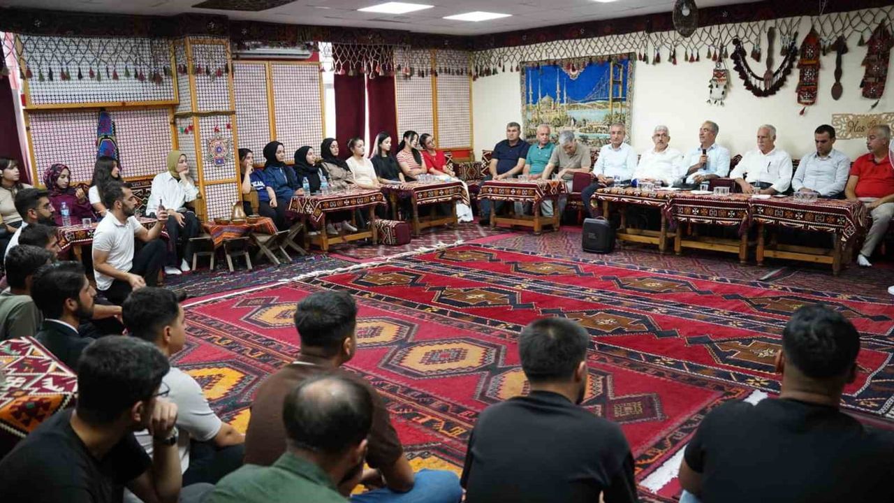 Kahtalı akademisyenden gençlere teknoloji ve kariyer reçetesi