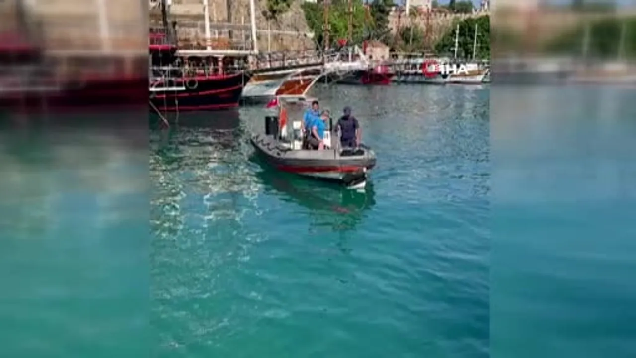 Kaleiçi açıklarında mahsur kalan 15 yaşındaki kız deniz polisi tarafından kurtarıldı