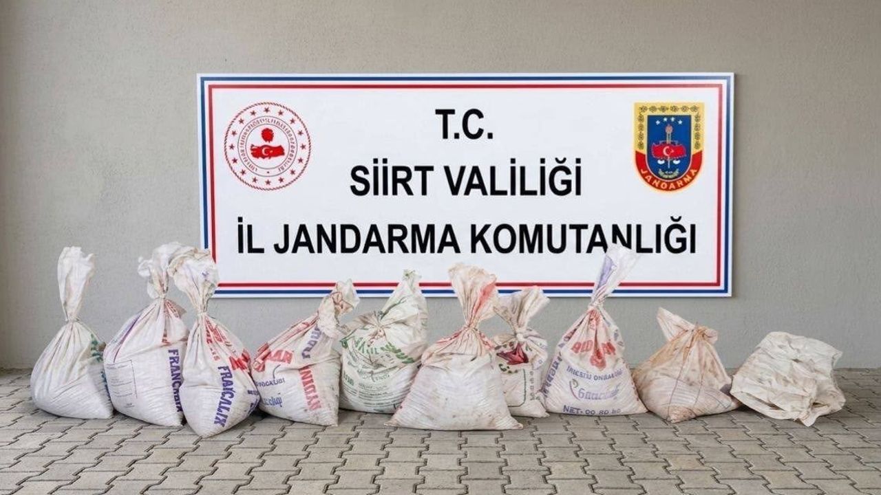 Kameralar ve çuval yazısı 300 kiloyu geri getirdi: hırsızlar fabrikada yakalandı