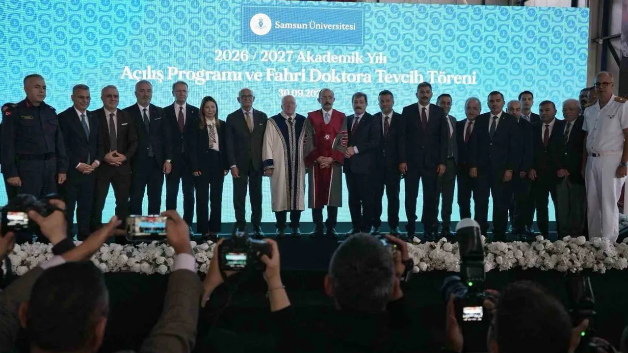 Kampüs hangarları korunarak dönüştü: SAMÜ akademik yılı açılışı ve fahri doktora töreni