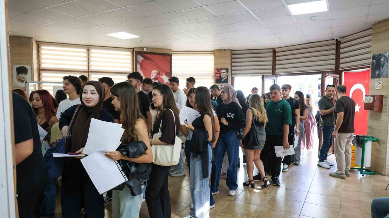 Kampüste başvuru kolaylaştı: Aydın'da AYKART stantları öğrencilerin ilgisini çekti