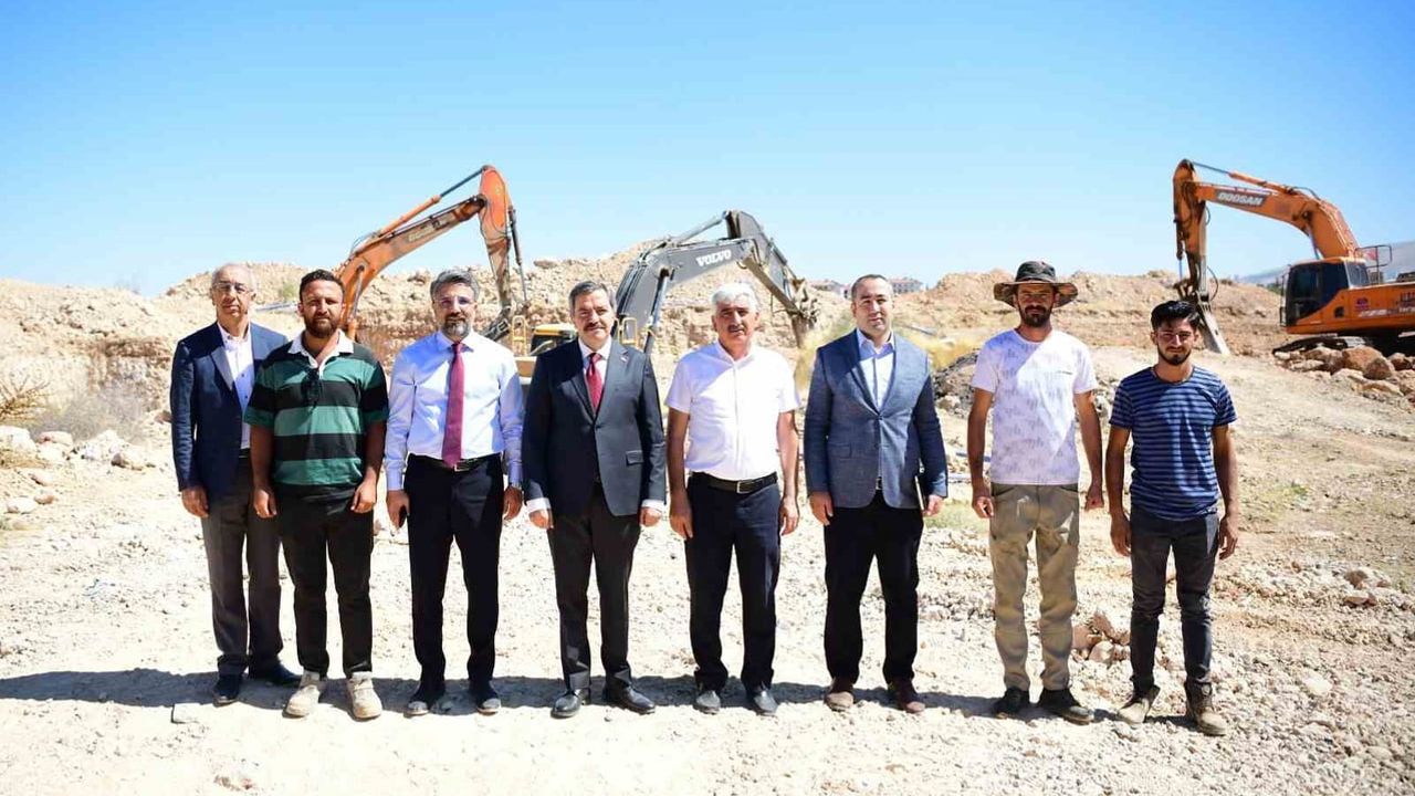 Kampüste odak nokta: merkezi kütüphane ve meydan inşasına başlandı
