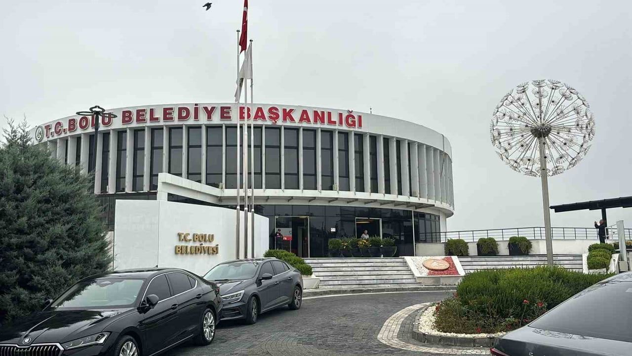 Kamu zararı iddiasıyla Bolu Belediyesi'ne geniş çaplı operasyon