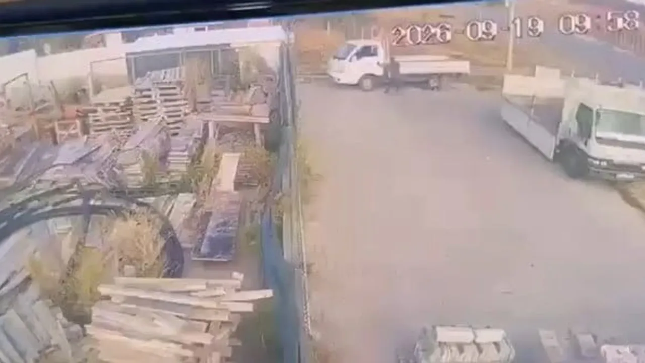 Kamyonet geri kaydı; Eskişehir'de sürücü altında kalarak hayatını kaybetti