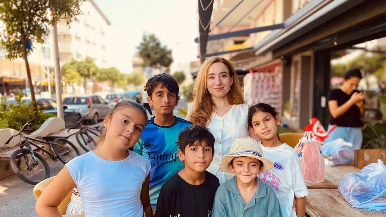 kanseri üç kez yenen gönüllü anneden kırtasiye yardımı