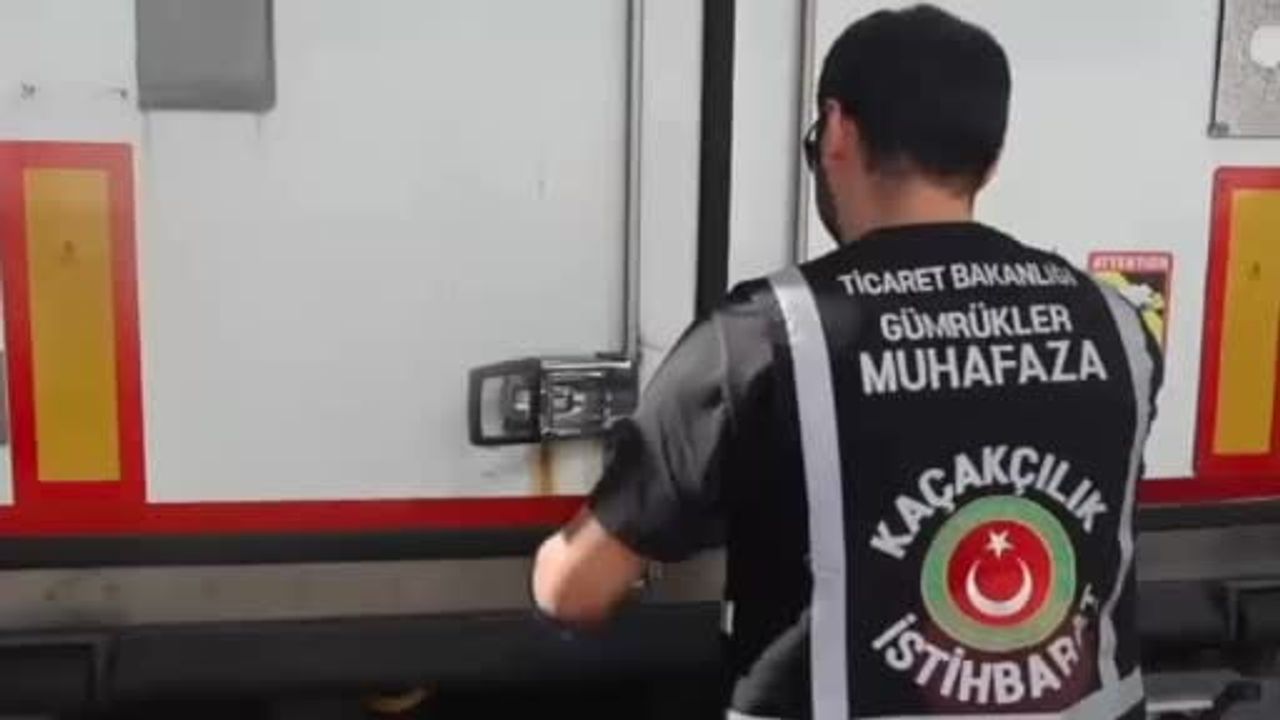Kapıkule'de ticari boyutta 79 bin 790 kaçak serum ve infüzyon seti ele geçirildi