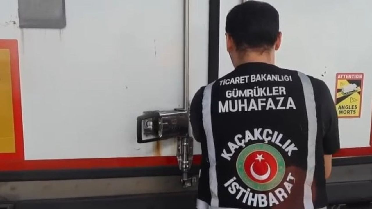 Kapıkule'de tırdan çıkan 79 bin 790 adet kaçak serum ve infüzyon seti operasyonu