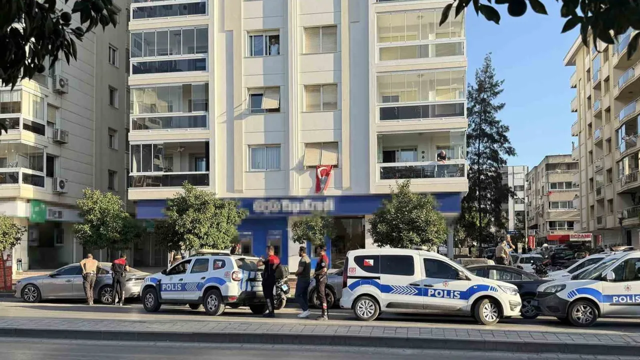 Karabağlar'da banka şubesinde polise ihbar: soygun girişimi soruşturması