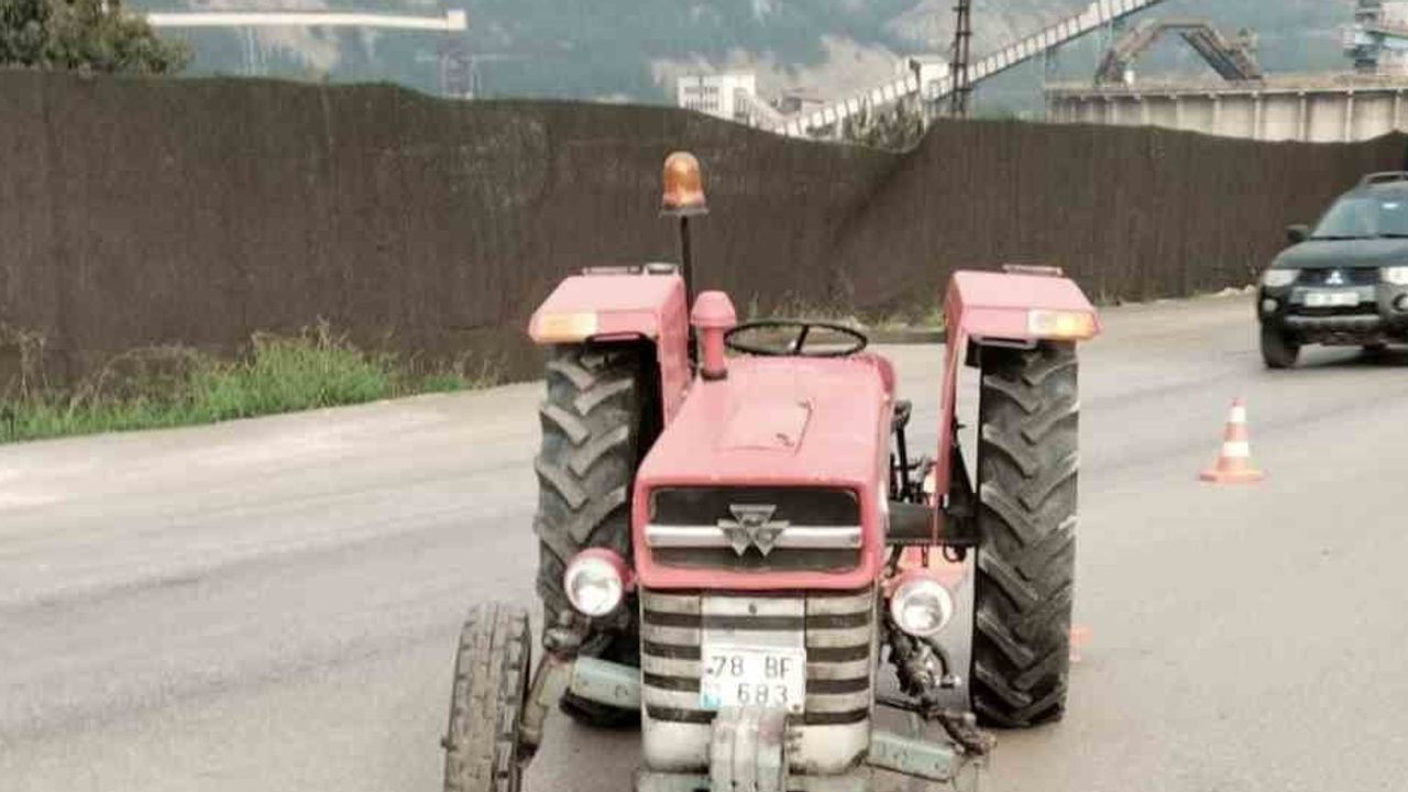 Karabük'te kavşağa giren traktörle çarpışan motosiklette iki kişi yaralandı