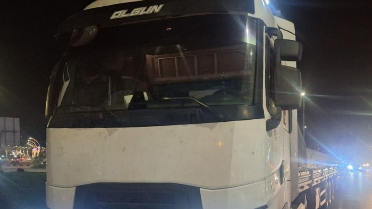 Karabük'te kırmızı ışık ihlali zincirleme kazaya sebep oldu: motosiklet sürücüsü yaralandı