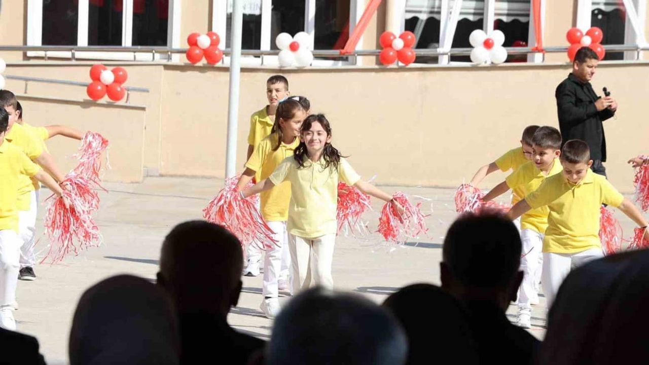 Karabük'te yeni eğitim yılına coşkulu başlangıç: ilköğretim haftası töreni