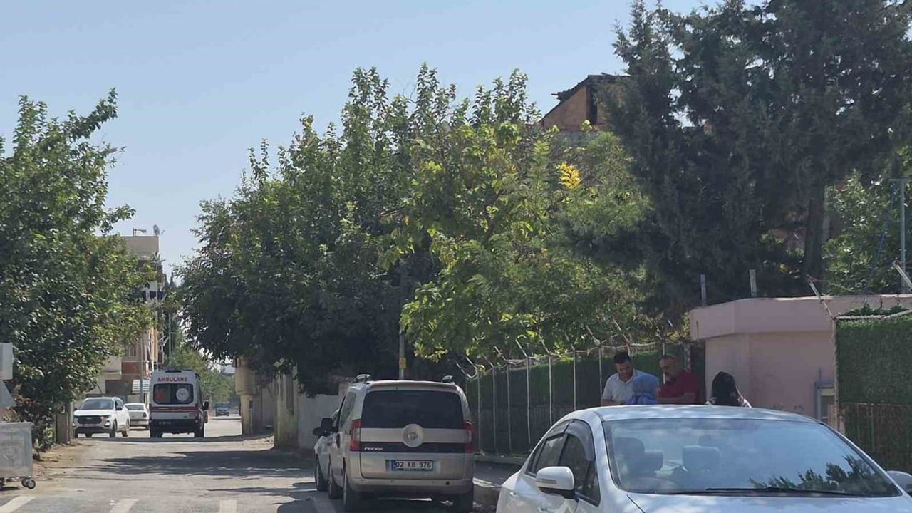 Karacaoğlan Ortaokulu'nda merdiven kazası: öğrenci yaralandı