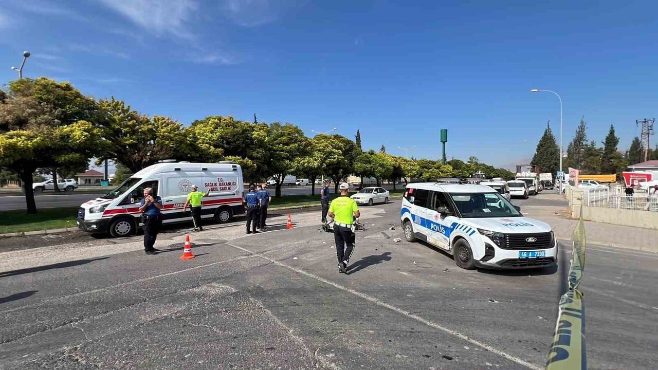 Karacasu'da ekip aracına çarpan motosikletten iki yaralı çıktı