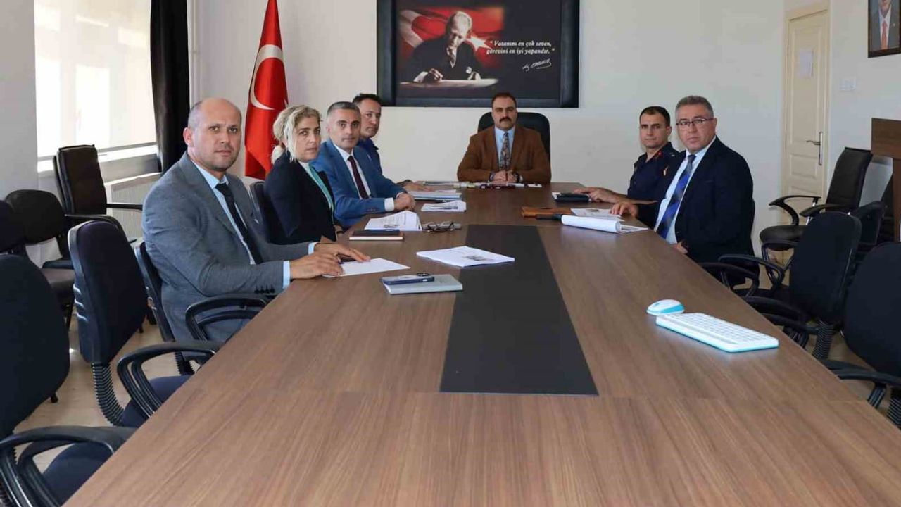 Karacasu'da okul güvenliği için kurumlar bir araya geldi