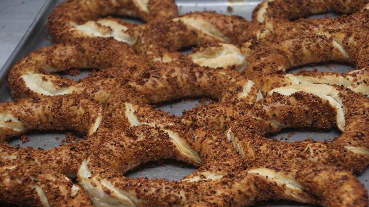 Karadeniz'den yeni lezzet: hamsili simit üretildi
