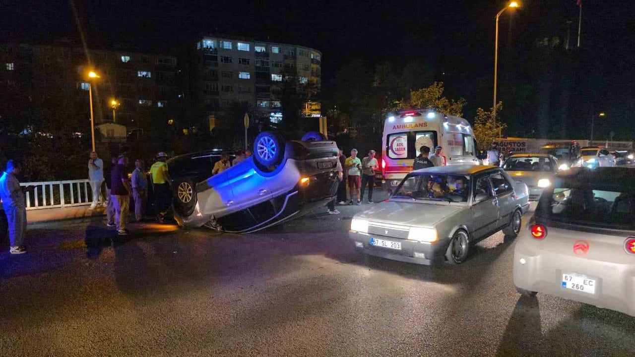 Karadeniz Ereğli'de kontrolden çıkan otomobil iki araca çarparak takla attı