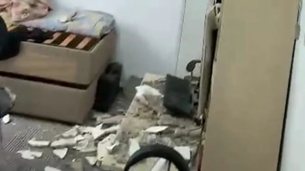 Karaköprü merkezli sarsıntı Gaziantep'te hasar bıraktı: Nizip'te bir evin tavanı kısmen çöktü