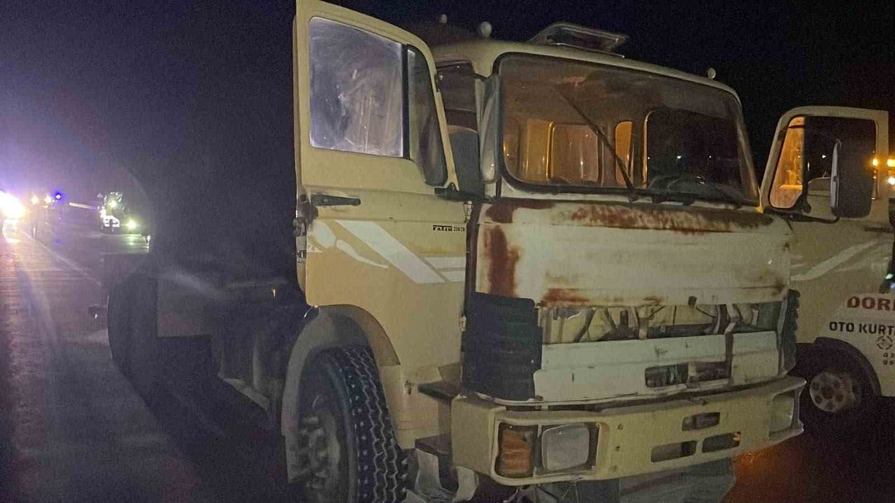 Karaman çevreyolunda su tankeriyle çarpışan otomobil devrildi: sürücü yaralandı